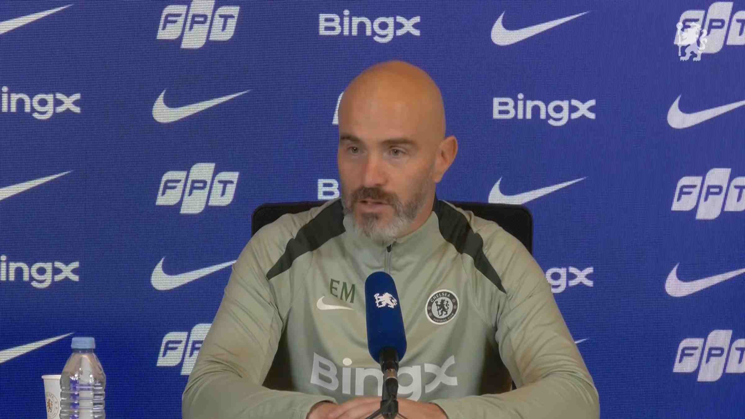 انزو مارسکا در کنفرانس مطبوعاتی سرمربی چلسی