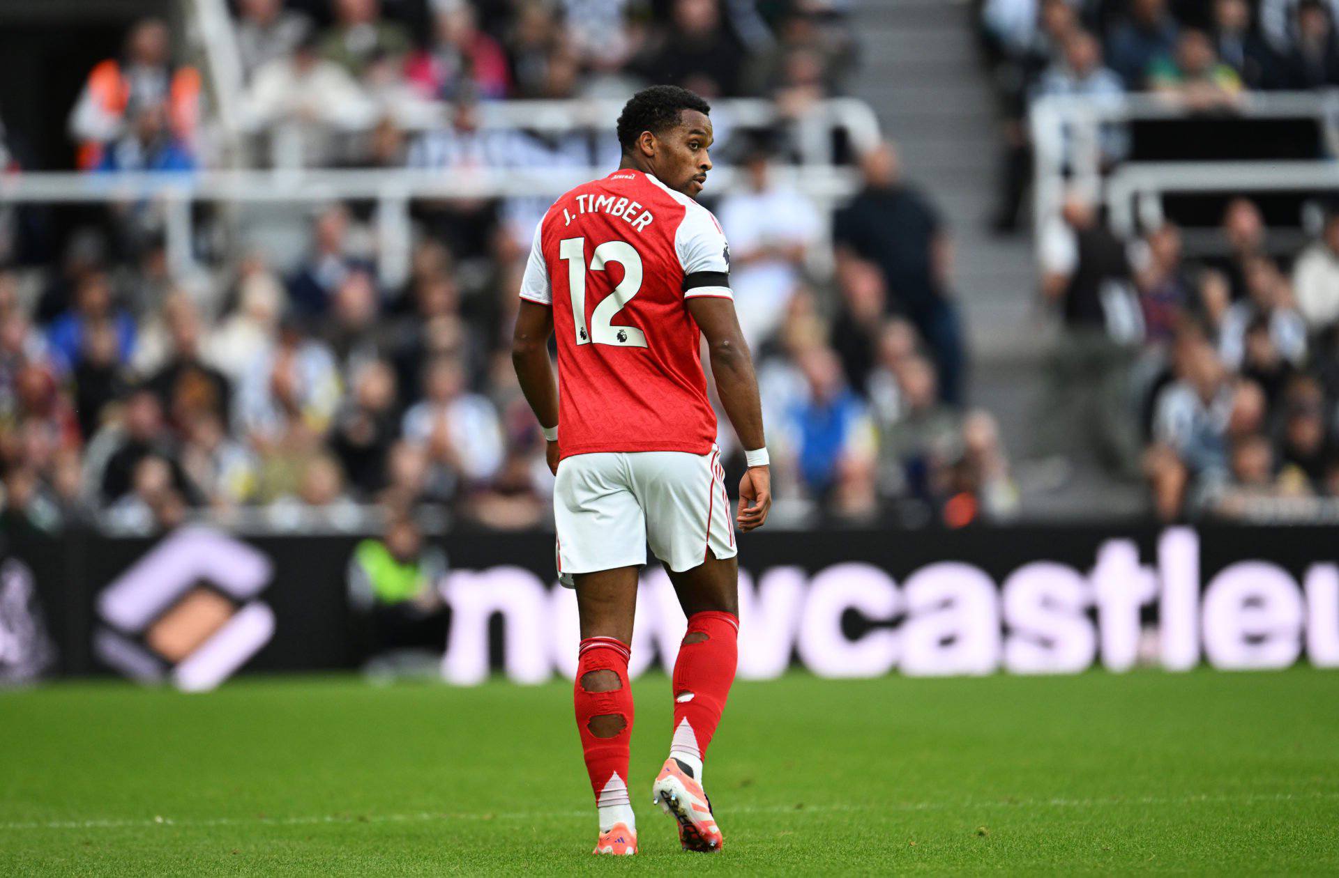 مدافع آرسنال - لیگ برتر انگلیس- ورزشگاه سنت جیمز پارک