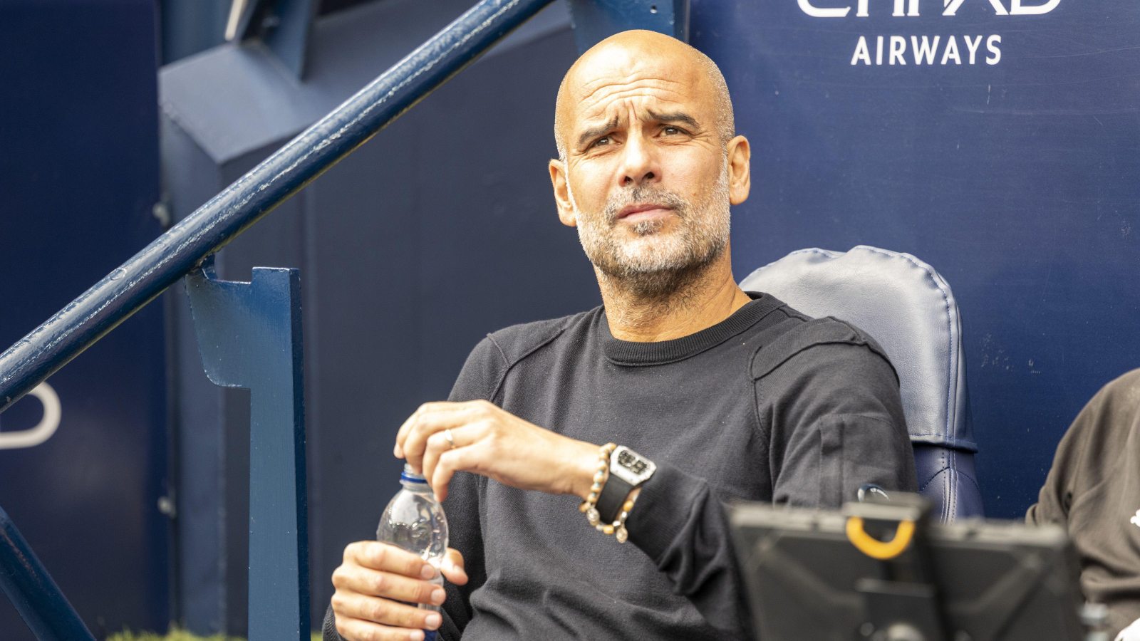 سرمربی منچسترسیتی روی نیمکت