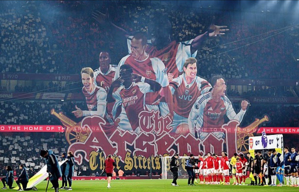 تیفوی هواداران آرسنال برای بازی با تاتنهام