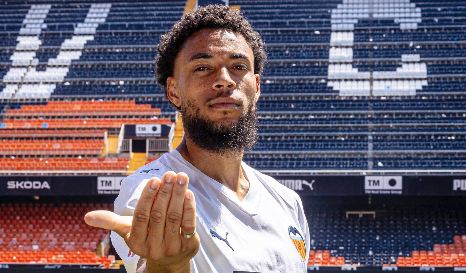 آرنو دونجوما / وینگر هلندی والنسیا اسپانیا