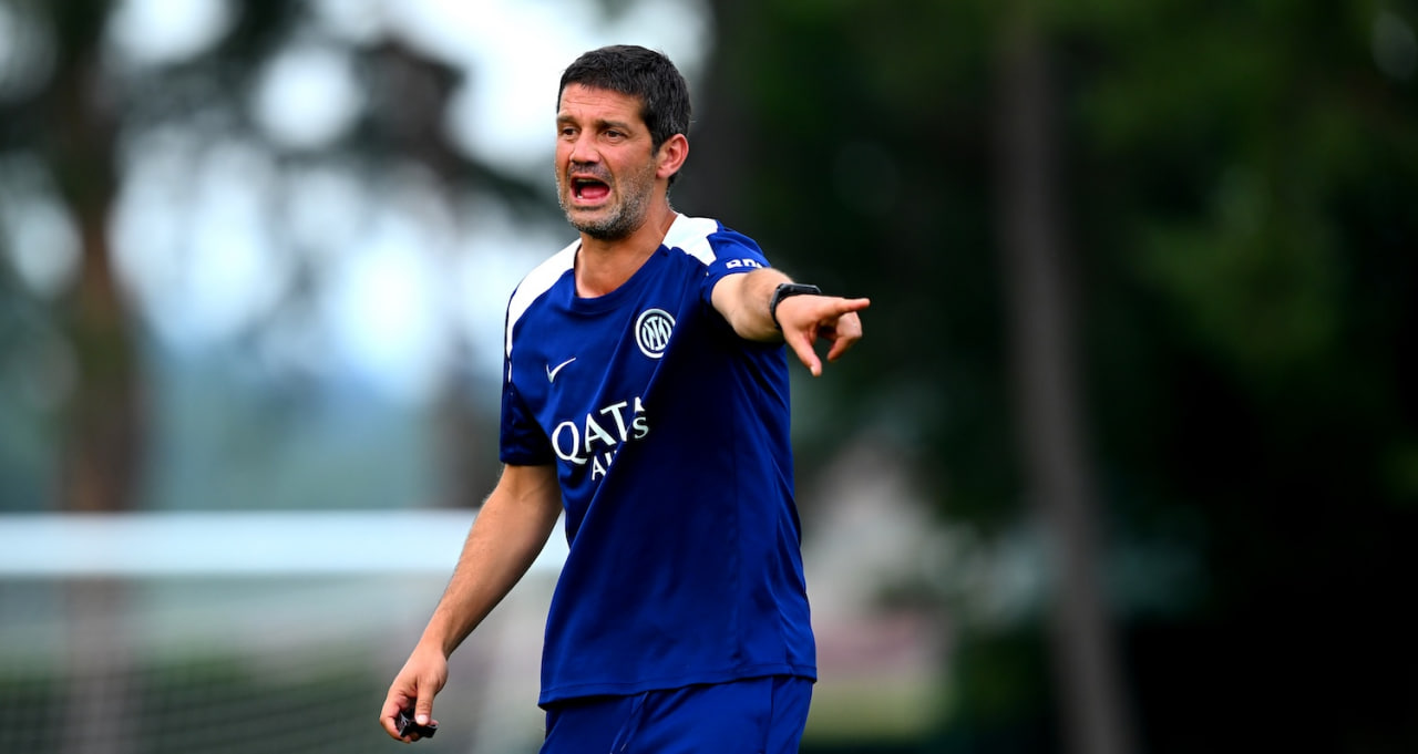 کریستین کیوو سرمربی رومانیایی اینتر در تمرینات