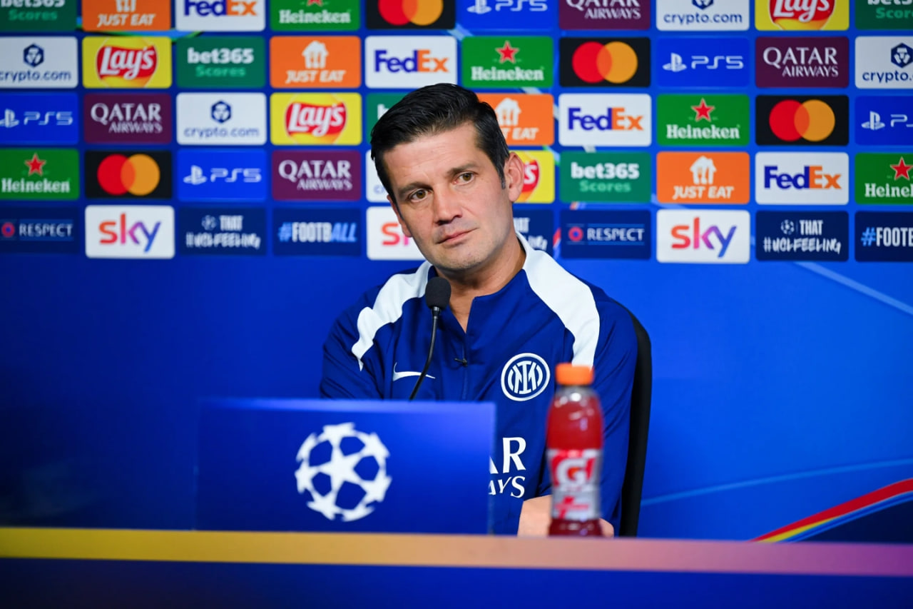 کریستین کیوو سرمربی رومانیایی اینتر در کنفرانس خبری قبل از دیدار با لیورپول