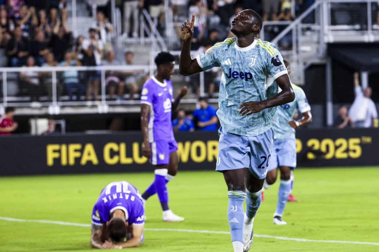 راندل کولو موانی پس از گلزنی برای یوونتوس در جام جهانی باشگاه‌ها مقابل العین