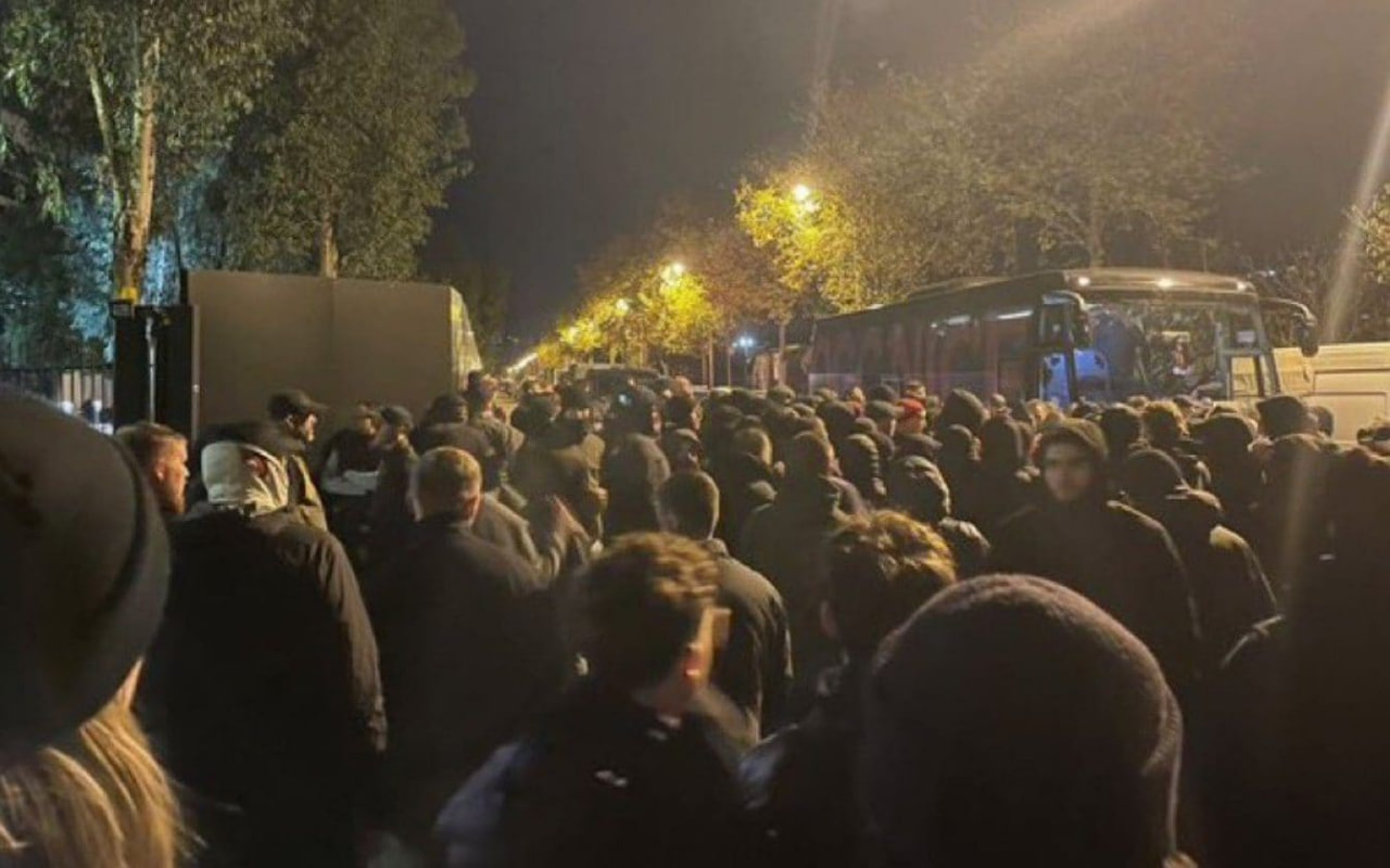 طرفداران نیس فرانسه و محاصره اتوبوس باشگاه