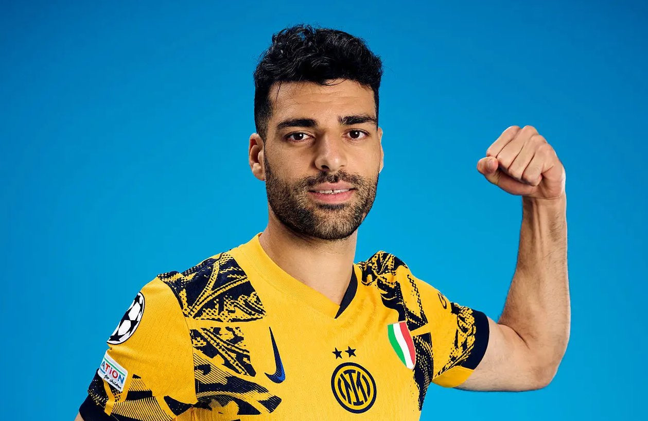 ژست مهدی طارمی پیش از بازی اینتر پی اس جی در فینال لیگ قهرمانان