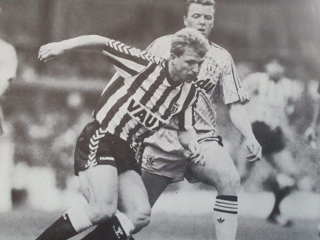 مارکو گابیادینی و استیو نیکول در دیدار لیورپول و ساندرلند ۱۹۹۰