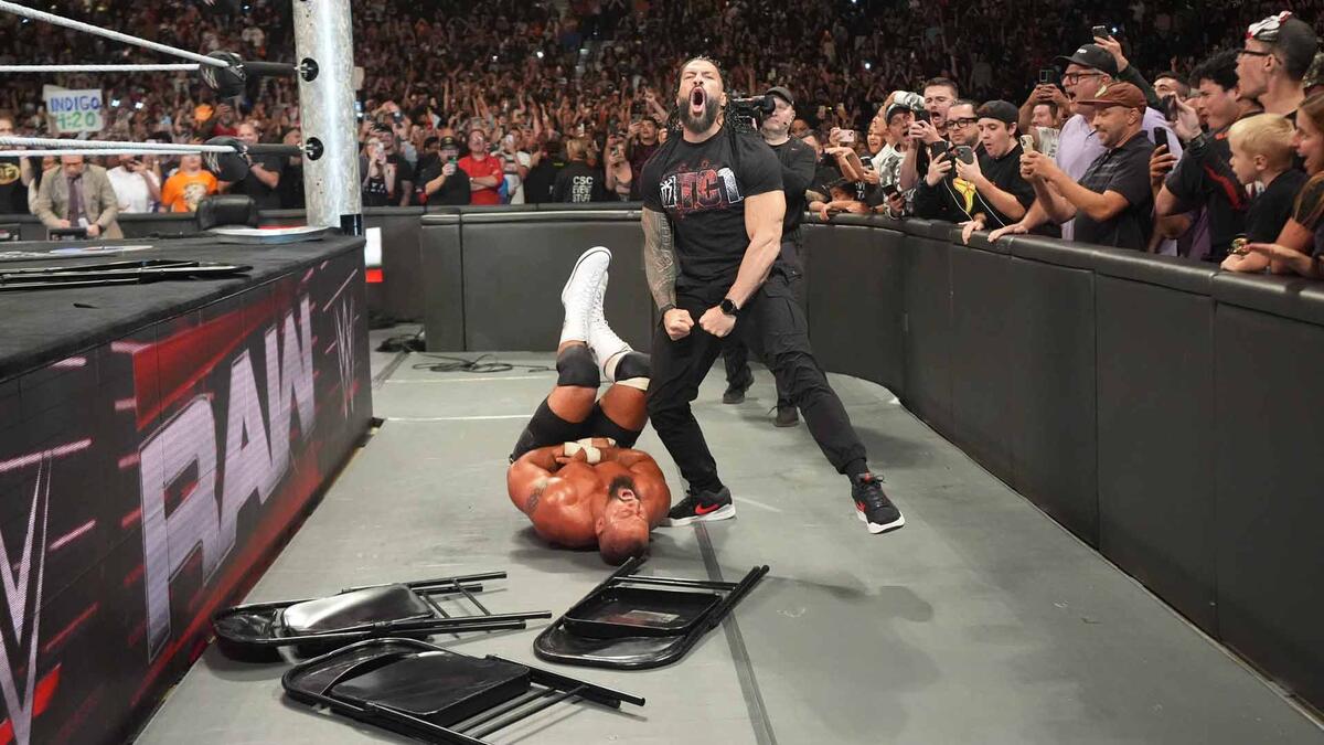 رومن رینز، ستاره کشتی کج و WWE در شوی راو