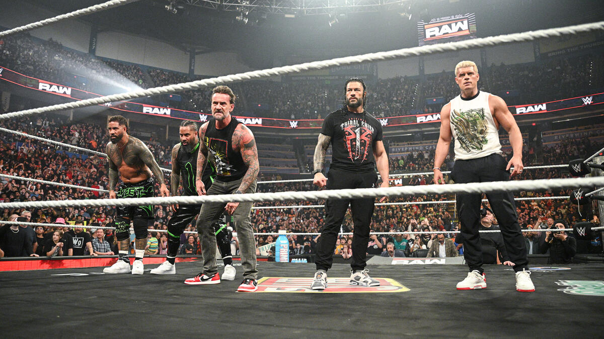 رومن رینز، کودی رودز، سی ام پانک و اوسوز؛ ستارگان کشتی کج در شوی راو WWE