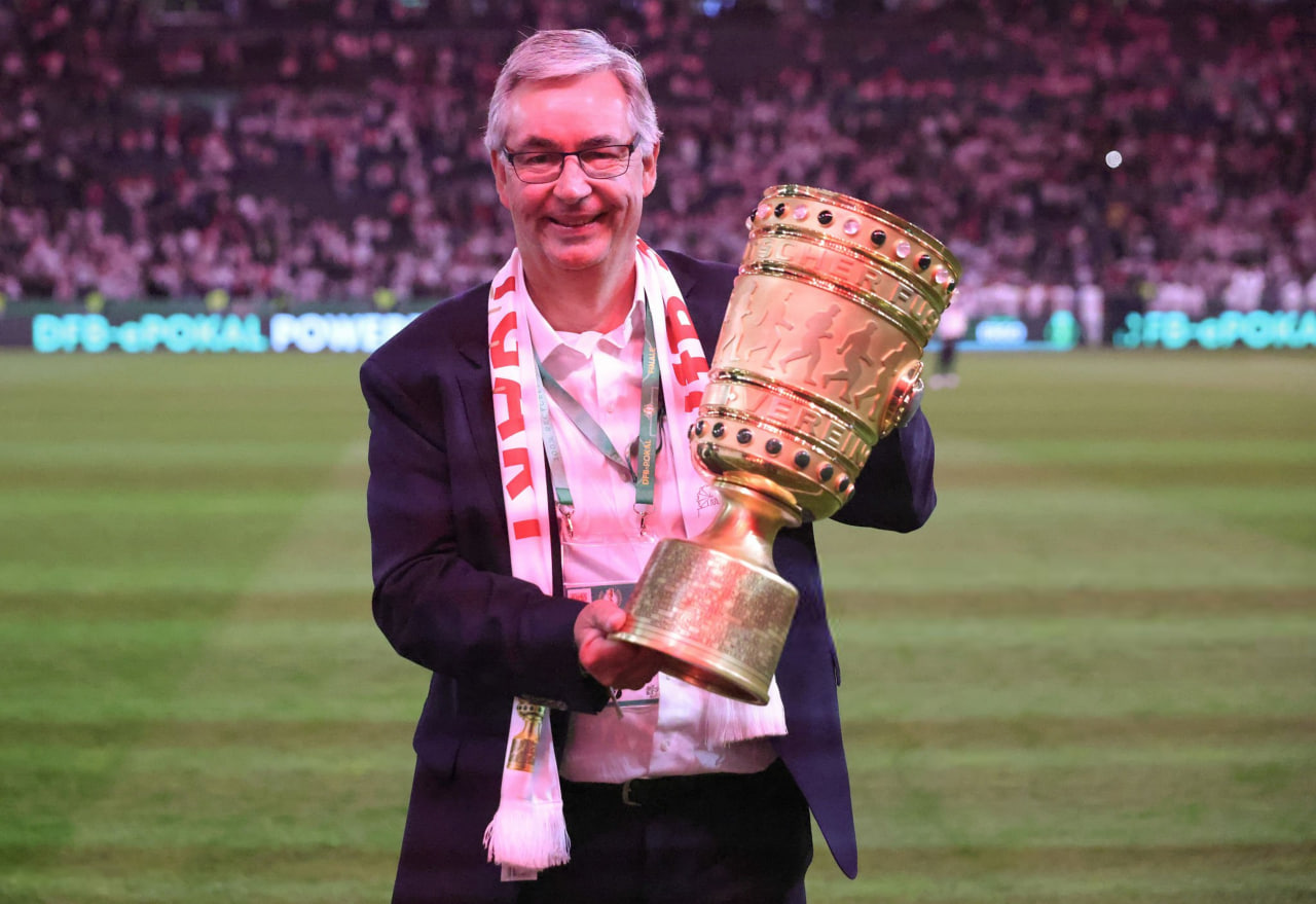 دیتمار آلگایر در بازی آرمینیا بیله فلد و اشتوتگارت در فینال دی‌اف‌بی پوکال؛ فصل 25-2024