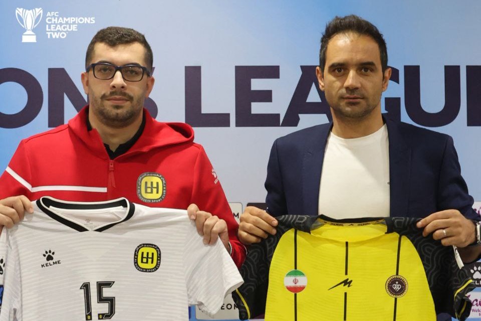 عکس از پیراهن‌های بازی سپاهان و الحسین اردن