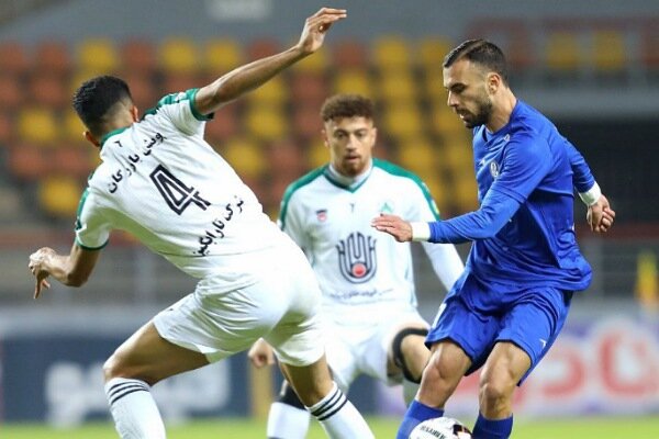 عکس از بازی استقلال خوزستان و ذوب آهن در سال ۱۴۰۴