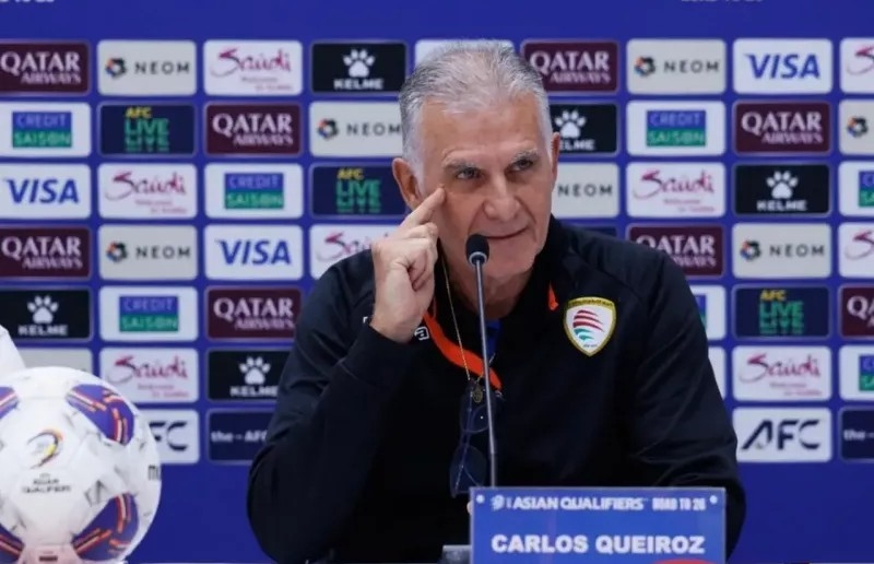 عکس از کارلوس کیروش در کنفرانس خبری عمان