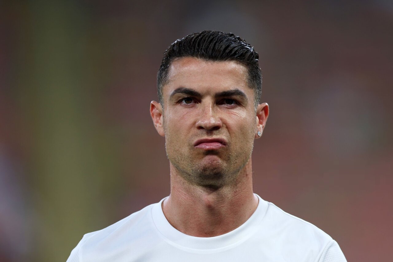 عکس از کریستیانو رونالدو و لباس سفید النصر ۲۰۲۴