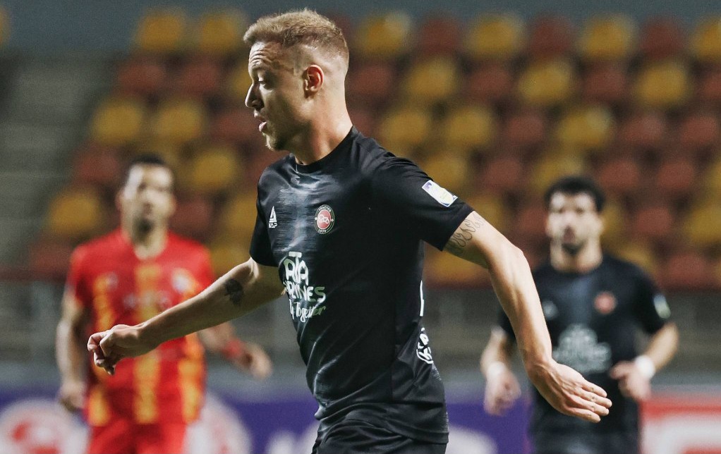 عکس از دوماگوی دروژدک مهاجم کروات تراکتور در بازی مقابل فولاد