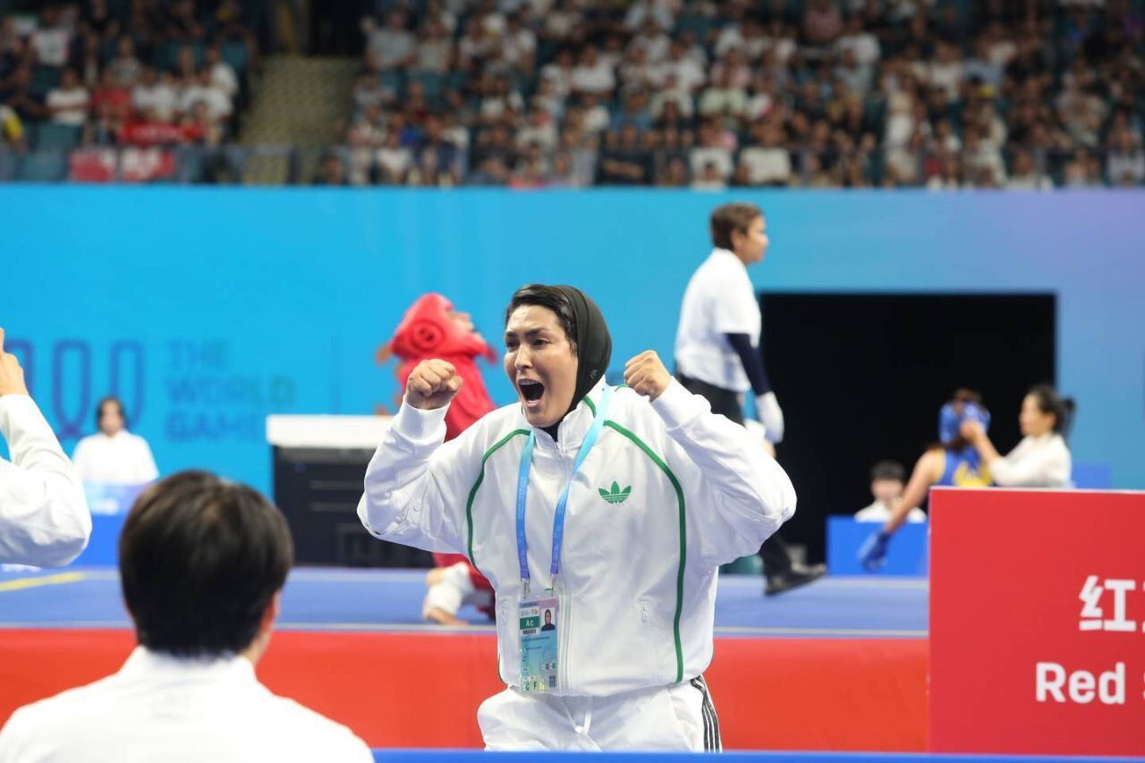 عکس از الهه منصوریان سرمربی تیم ملی ساندای زنان ایران