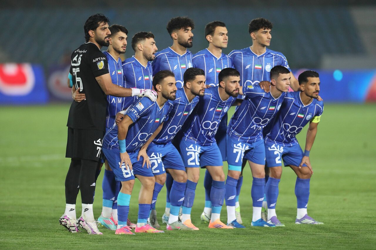 عکس تیمی از بازیکنان استقلال در بازی مقابل مس رفسنجان