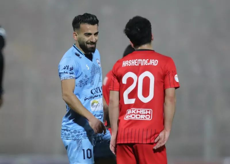 عکس از هادی حبیبی نژاد و مهدی هاشم نژاد در بازی تراکتور و چادرملو