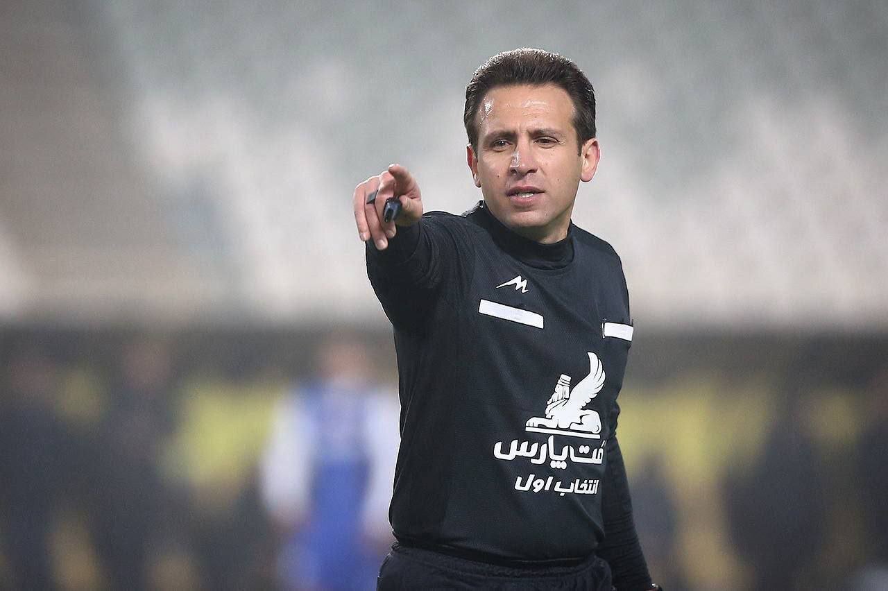 عکس از حسن اکرمی داور لیگ برتر ایران