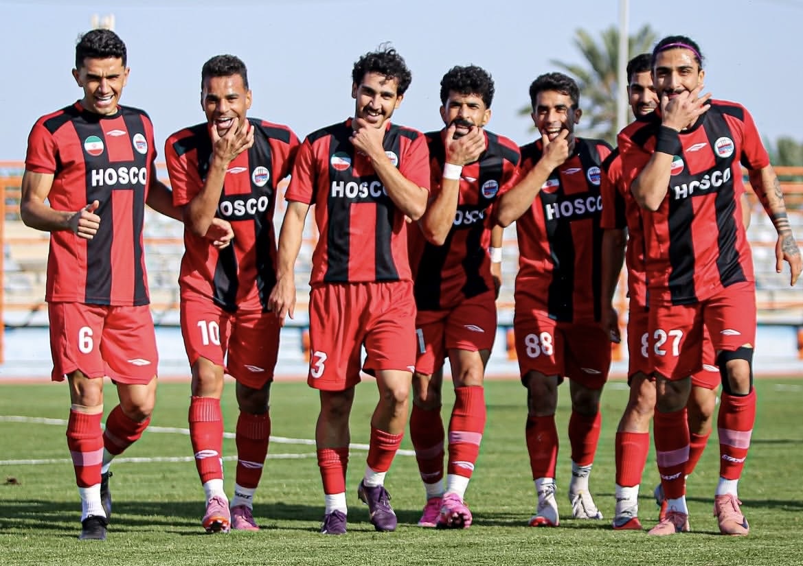 عکس از شادی پس از گل بازیکنان فولاد هرمزگان