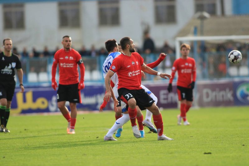 عکس از بازی ملوان و تراکتور در سال ۱۴۰۲