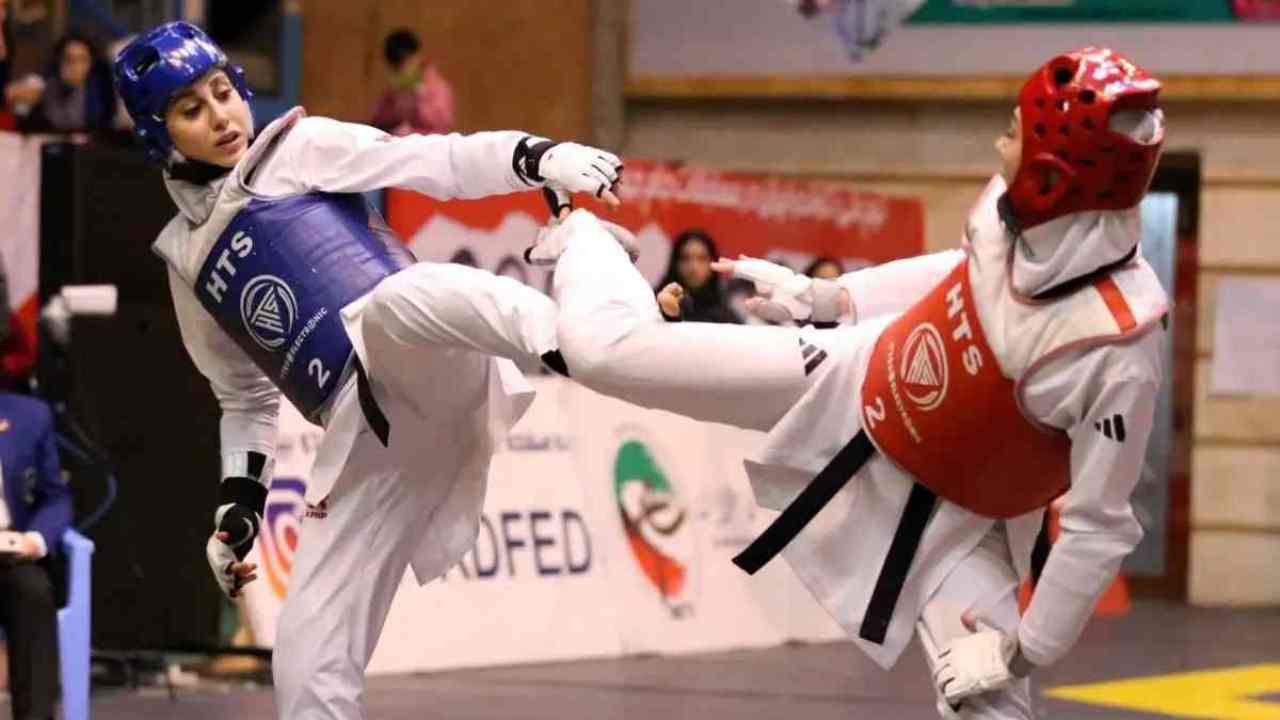 عکس از مسابقه ناهید کیانی و مبینا نعمت زاده در تکواندو