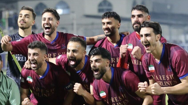 عکس از خوشحالی بازیکنان نساجی پس از پیروزی برابر داماشیان