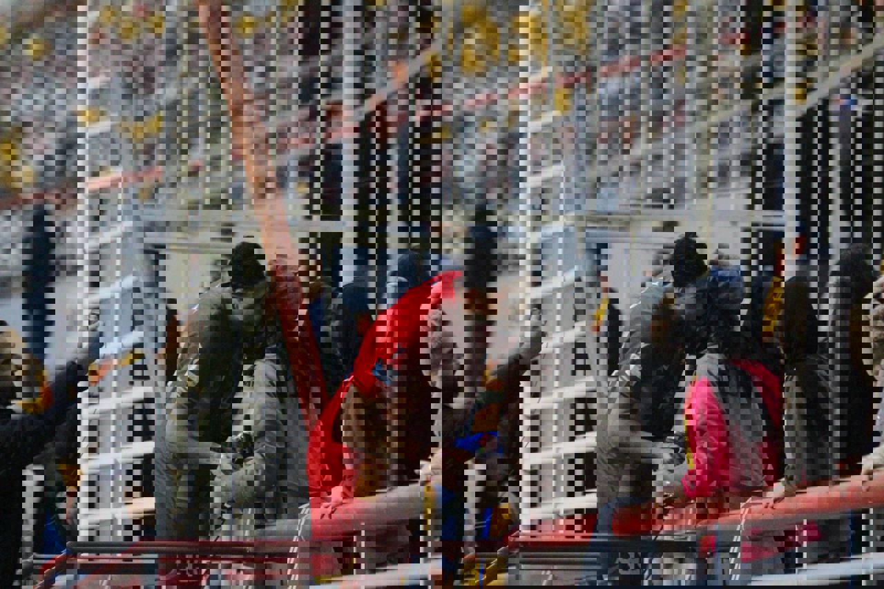 عکس از حسین سنگرگیر و همسرش در بازی فولاد