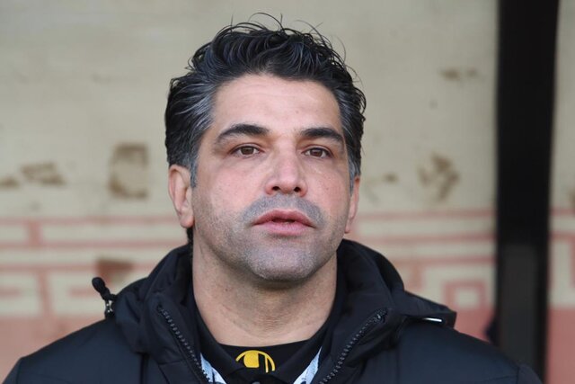 عکس از پیروز قربانی سرمربی تیم فجرسپاسی