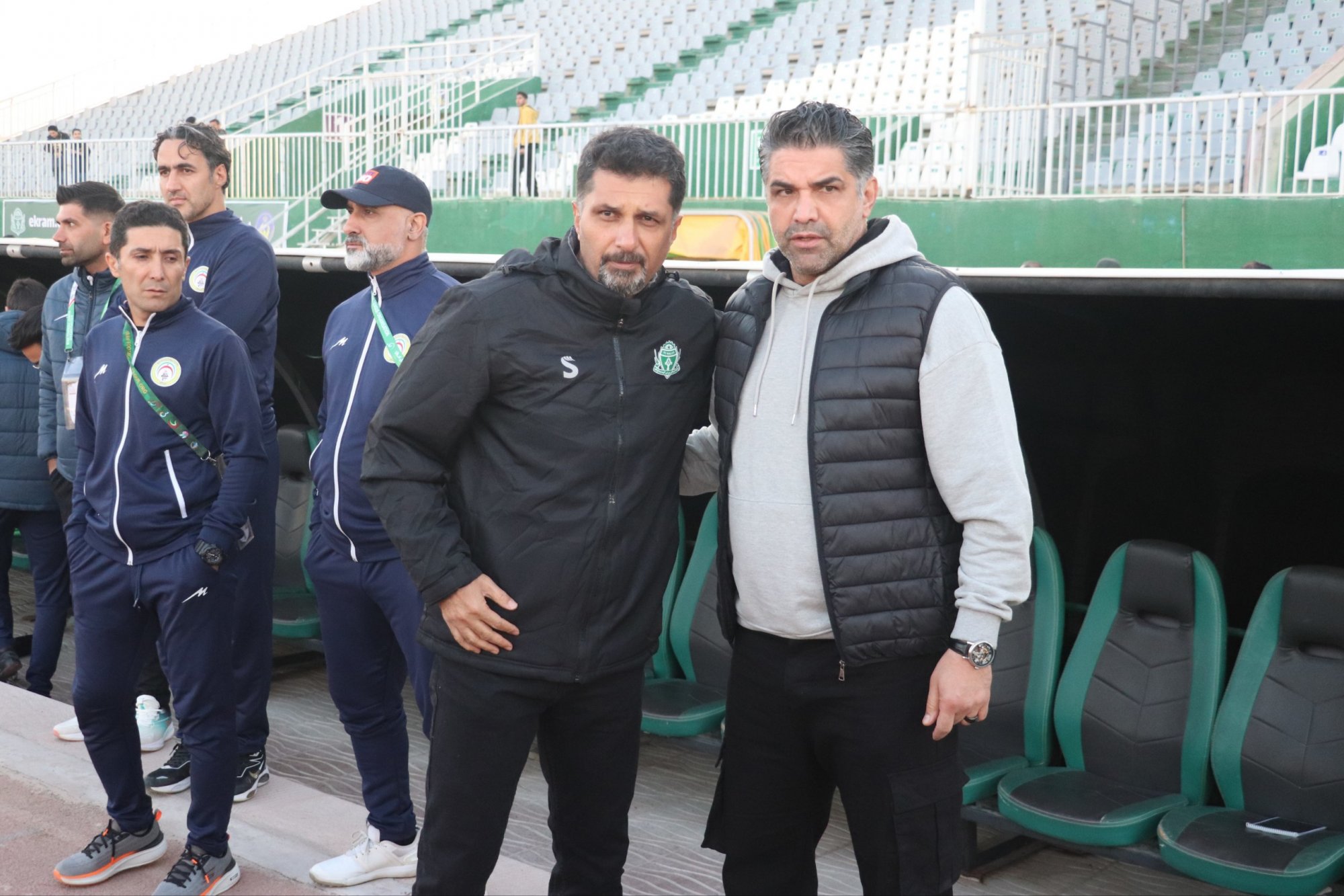 عکس از پیروز قربانی و مجتبی حسینی پیش از بازی آلومینیوم و فجرسپاسی