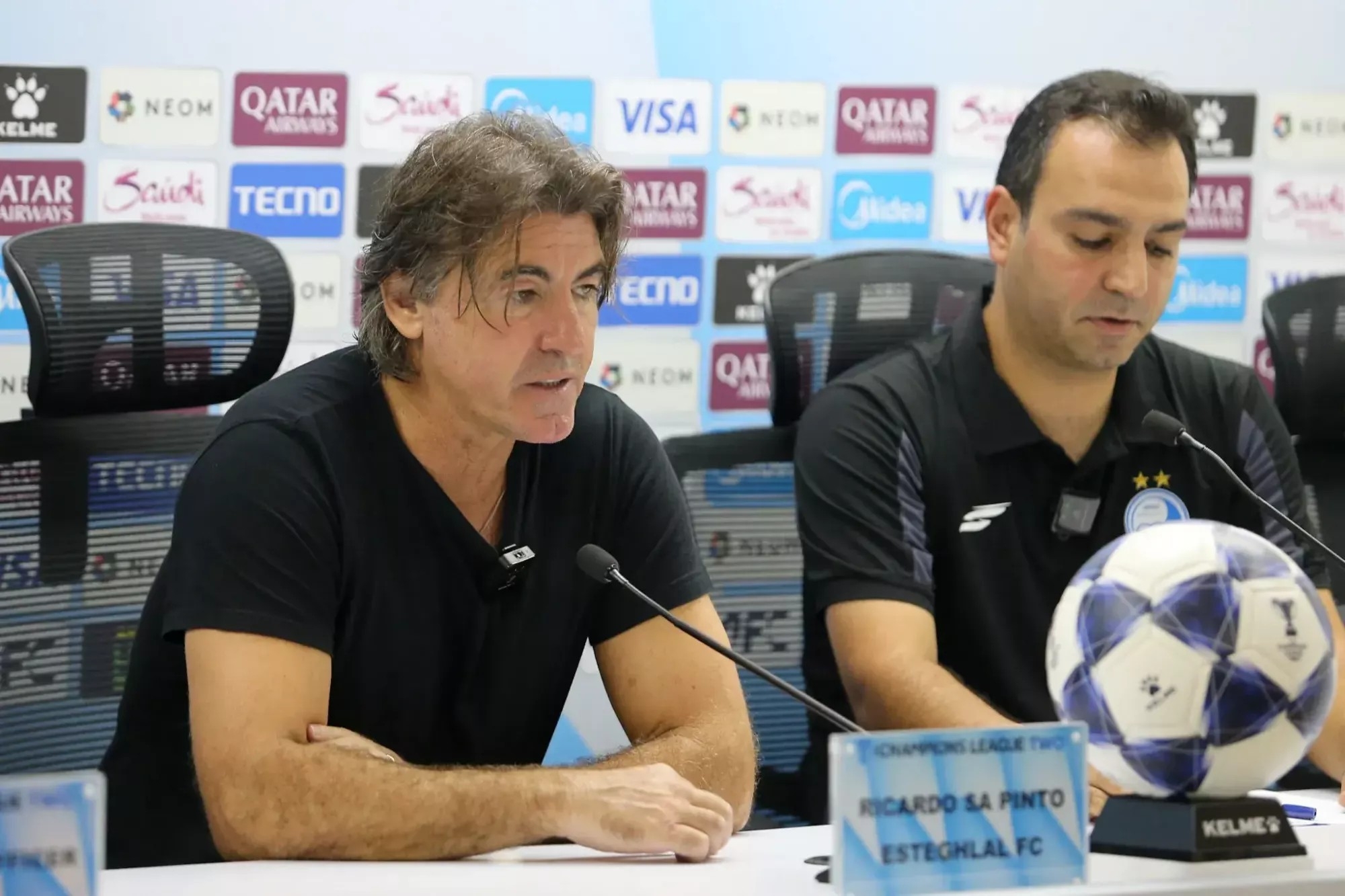 عکس از ریکاردو ساپینتو سرمربی استقلال در بازی با الوصل