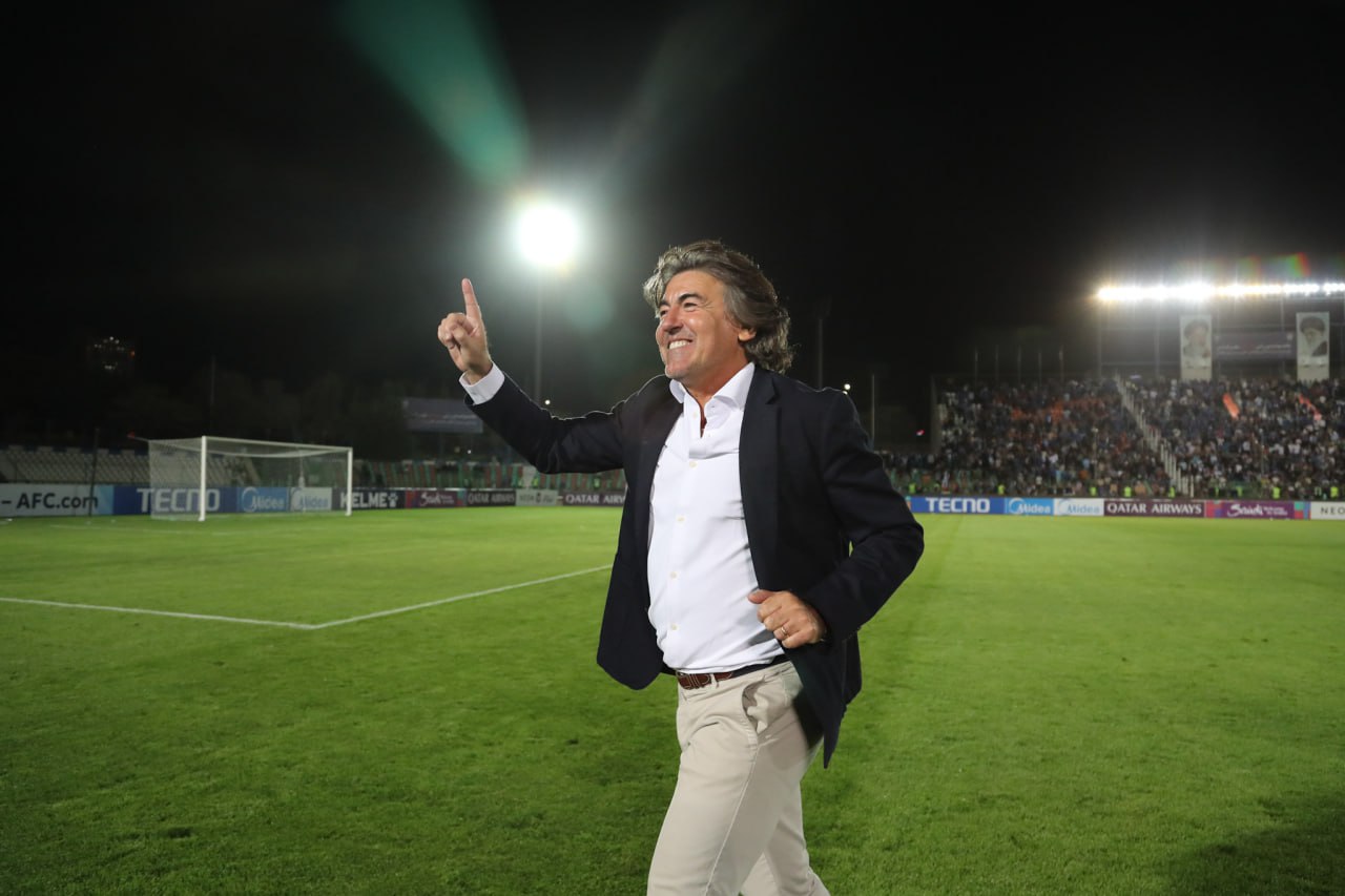 عکس از ریکاردو ساپینتو سرمربی استقلال در بازی مقابل الوحدات