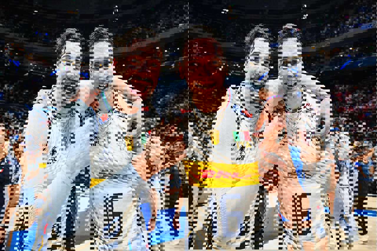 عکس از سیمونه جیانلی و یوری رومانو در والیبال قهرمانی جهان ۲۰۲۵