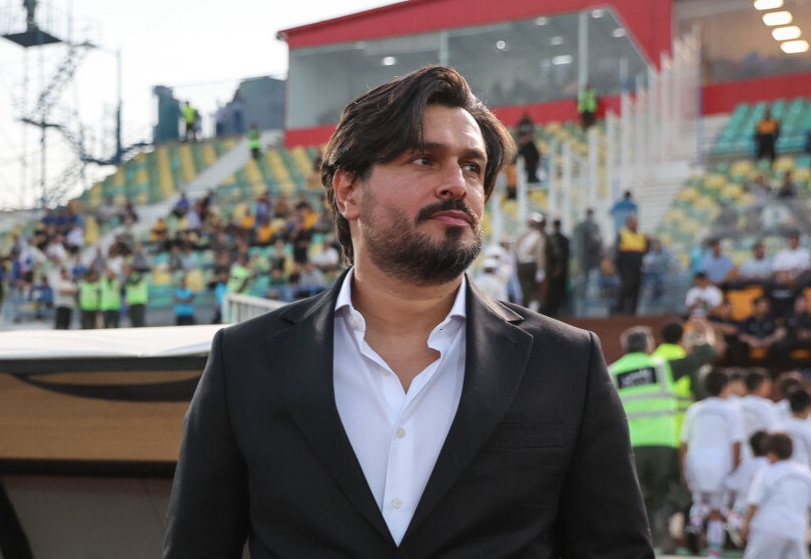 عکس از سعید دقیقی سرمربی پیکان در بازی مقابل فجرسپاسی