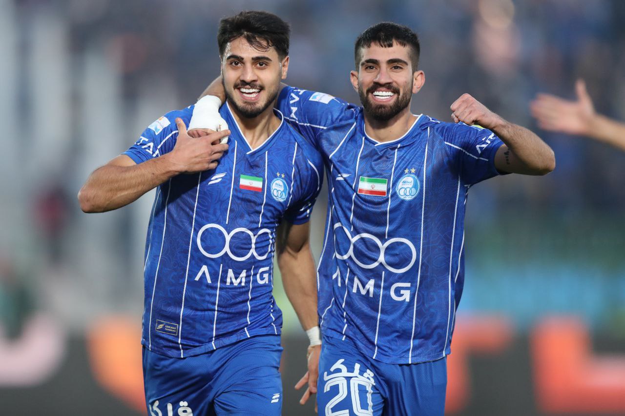 عکس از سعید سحرخیزان و علیرضا کوشکی در بازی استقلال و فولاد