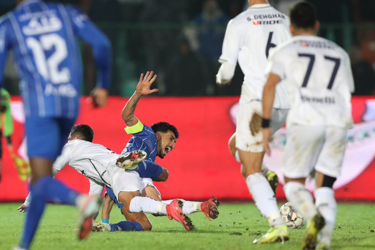 عکس از صحنه مشکوک صالح حردانی در محوطه جریمه ملوان