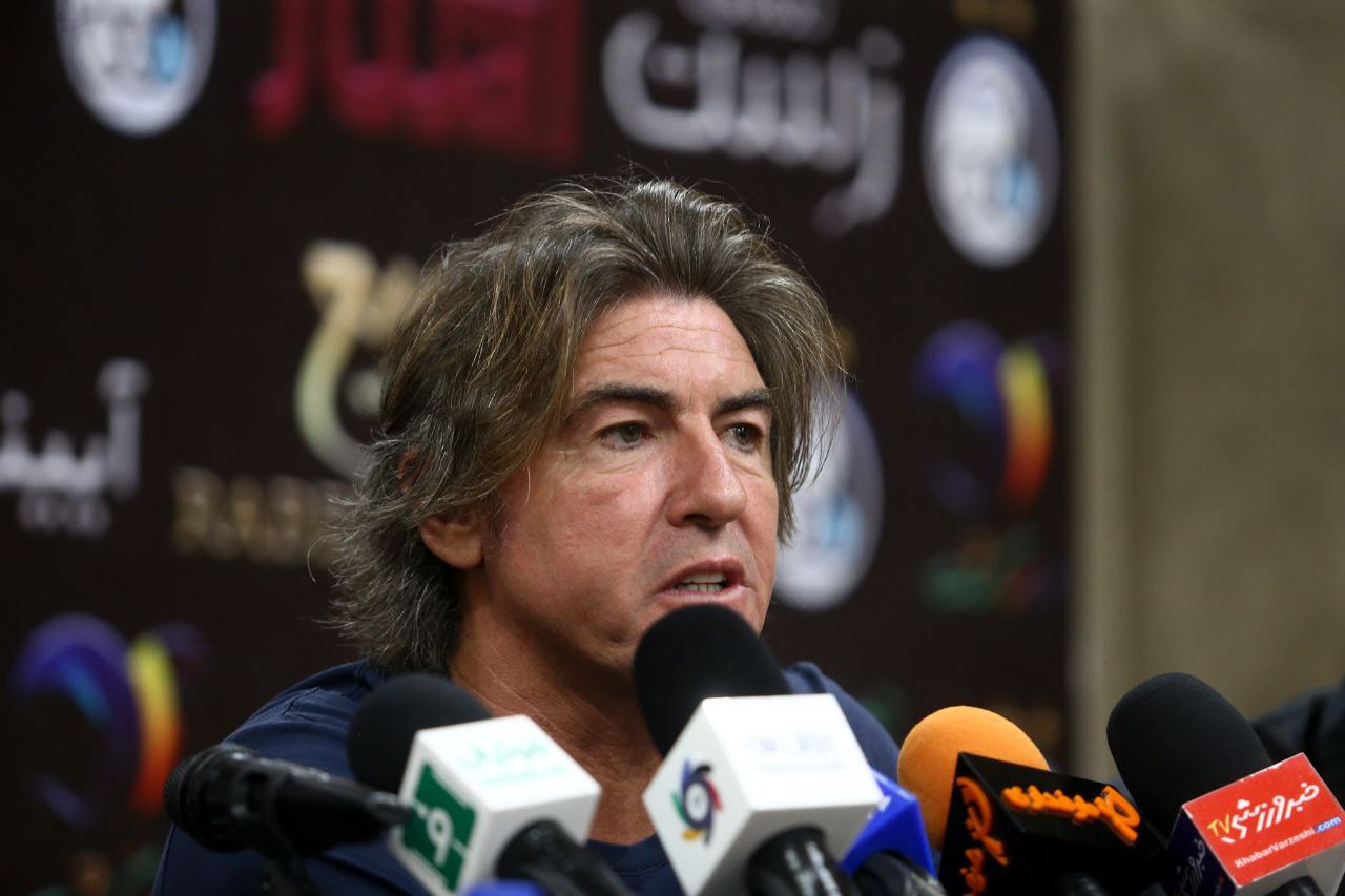 عکس از ریکاردو ساپینتو سرمربی پرتغالی استقلال در نشست خبری