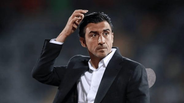 عکس از سیدمهدی رحمتی سرمربی تیم خیبر خرم آباد