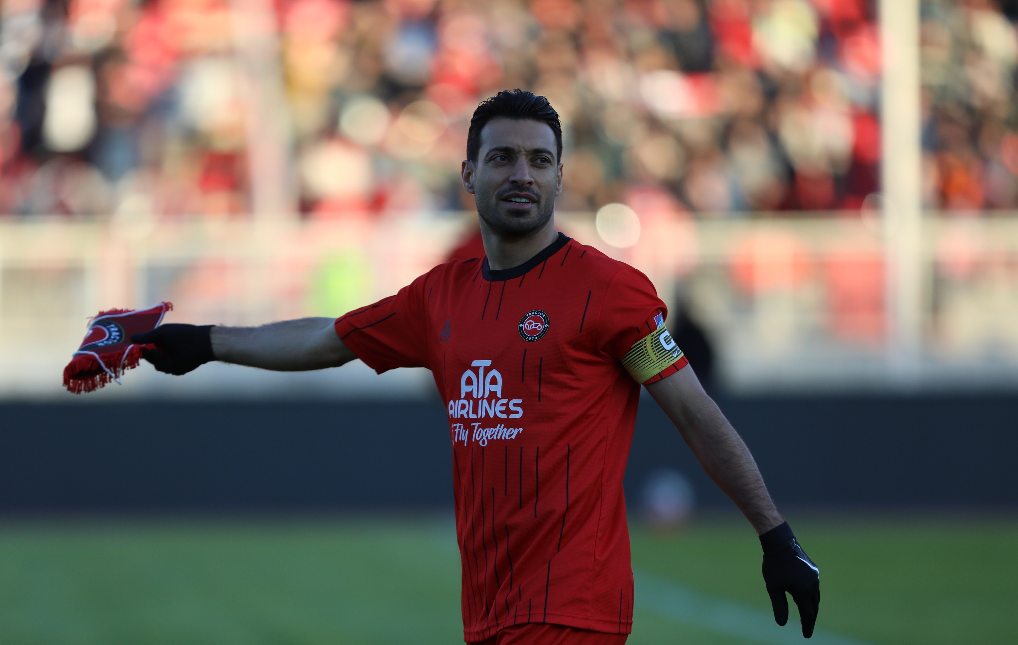 عکس از شجاع خلیل زاده مدافع تراکتور در بازی با پرسپولیس