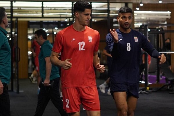 عکس از محمد محبی و پیام نیازمند در تمرین تیم ملی در دبی ۱۴۰۴