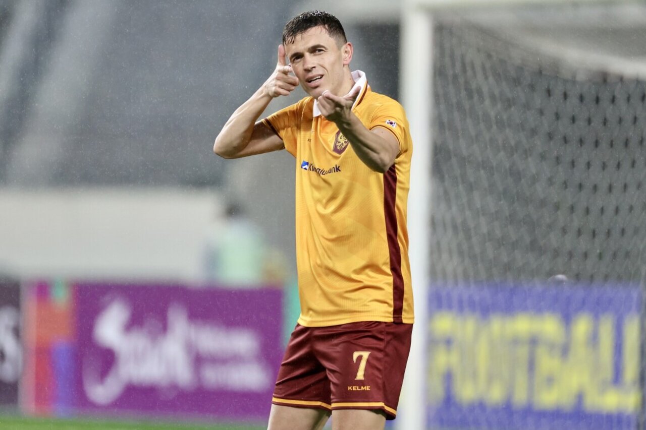 عکس از یاسر آسانی وینگر آلبانیایی گوانجوی کره جنوبی