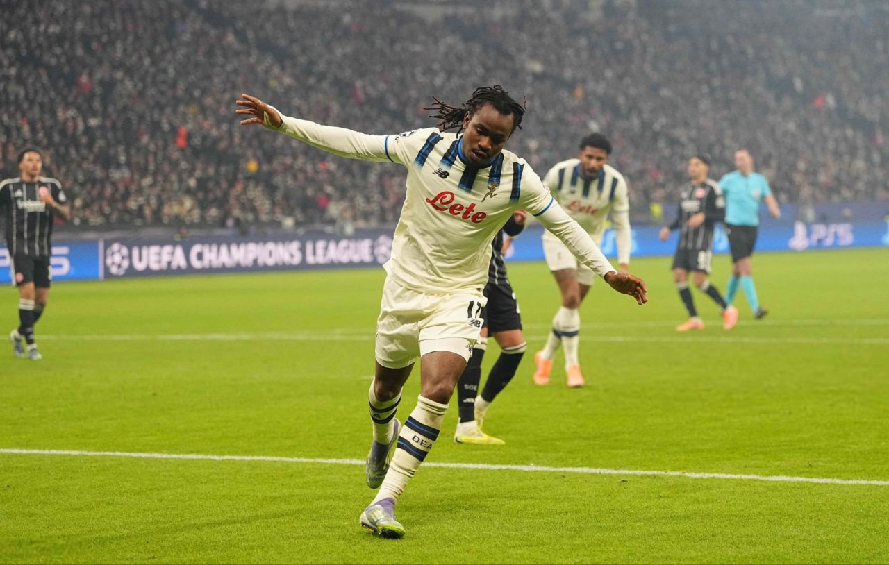 آدمولا لوکمن مهاجم نیجریه‌ای در زمین - آتالانتا 