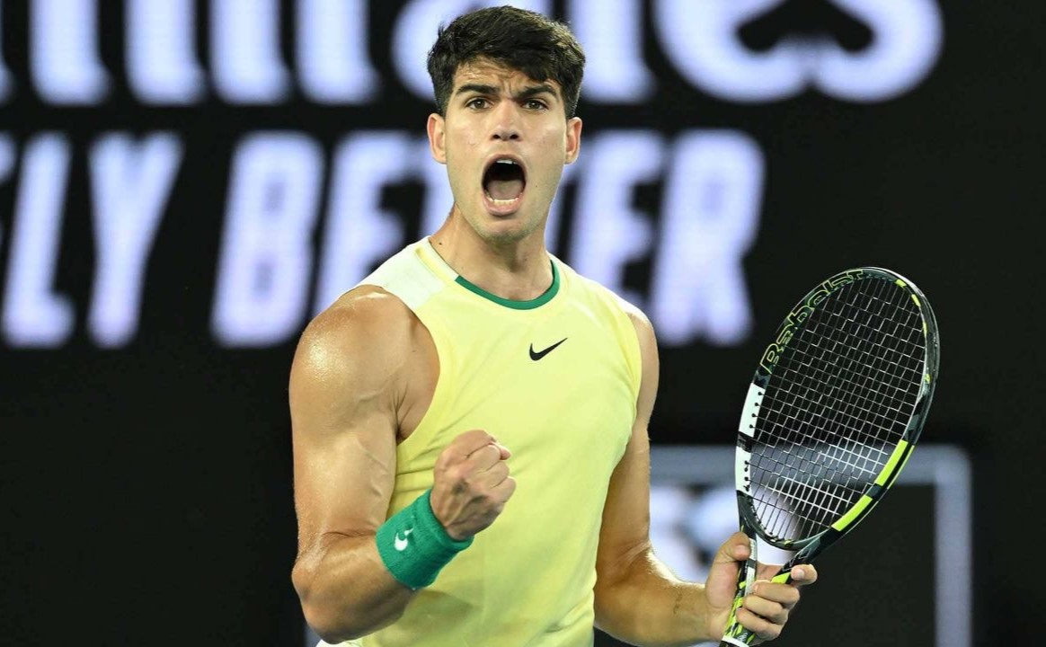 کارلوس آلکاراس تنیسور اسپانیایی در زمین