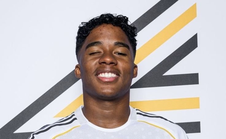 اندریک مهاجم برزیلی در زمین - رئال مادرید