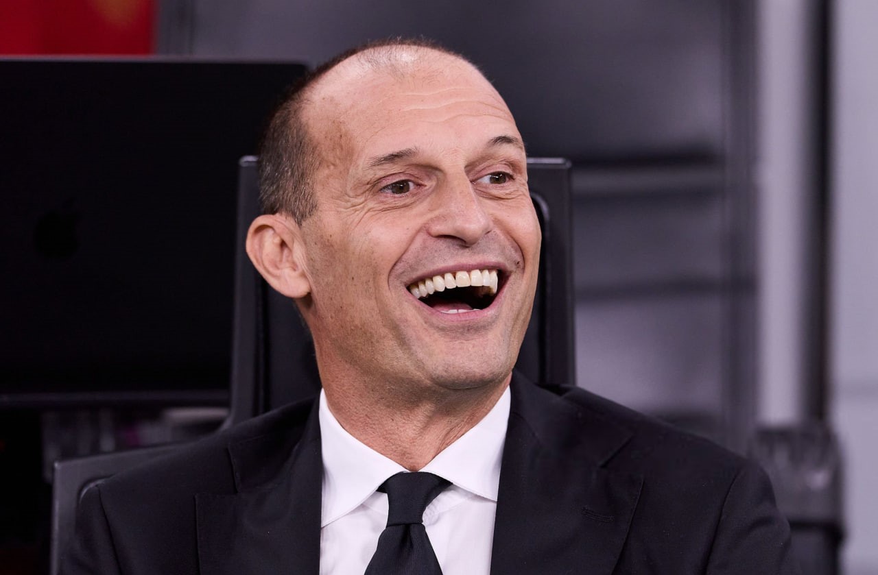 ماسیمیلیانو الگری سرمربی ایتالیایی روی نیمکت - میلان