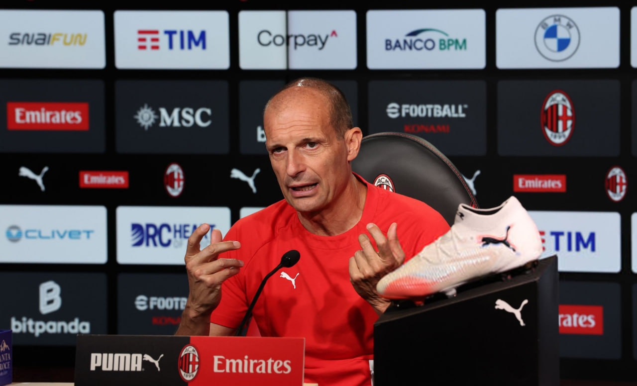 ماسیمیلیانو الگری سرمربی ایتالیایی در کنفرانس خبری - میلان