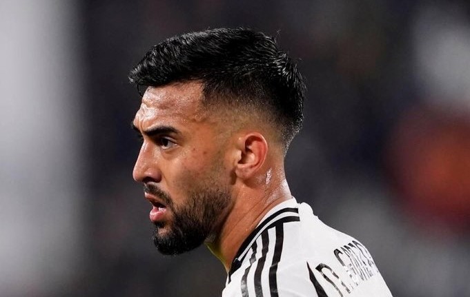 نیکو گونزالس وینگر آرژانتینی در زمین - یوونتوس