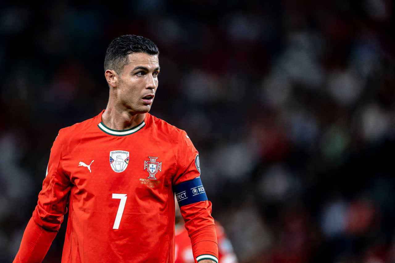 کریستیانو رونالدو مهاجم پرتغالی در زمین - پرتغال