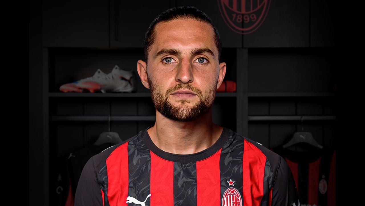 آدریان رابیو هافبک فرانسوی در زمین - میلان