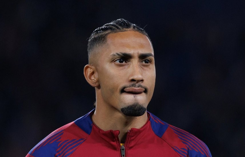 رافینیا وینگر برزیلی در زمین - بارسلونا